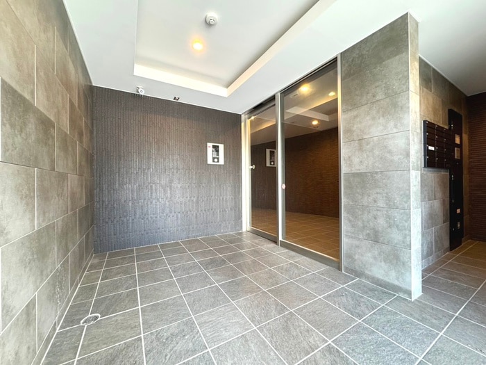 エントランス部分 Village・Planche（ﾋﾞﾗｰｼﾞｭ・ﾌﾟﾗ