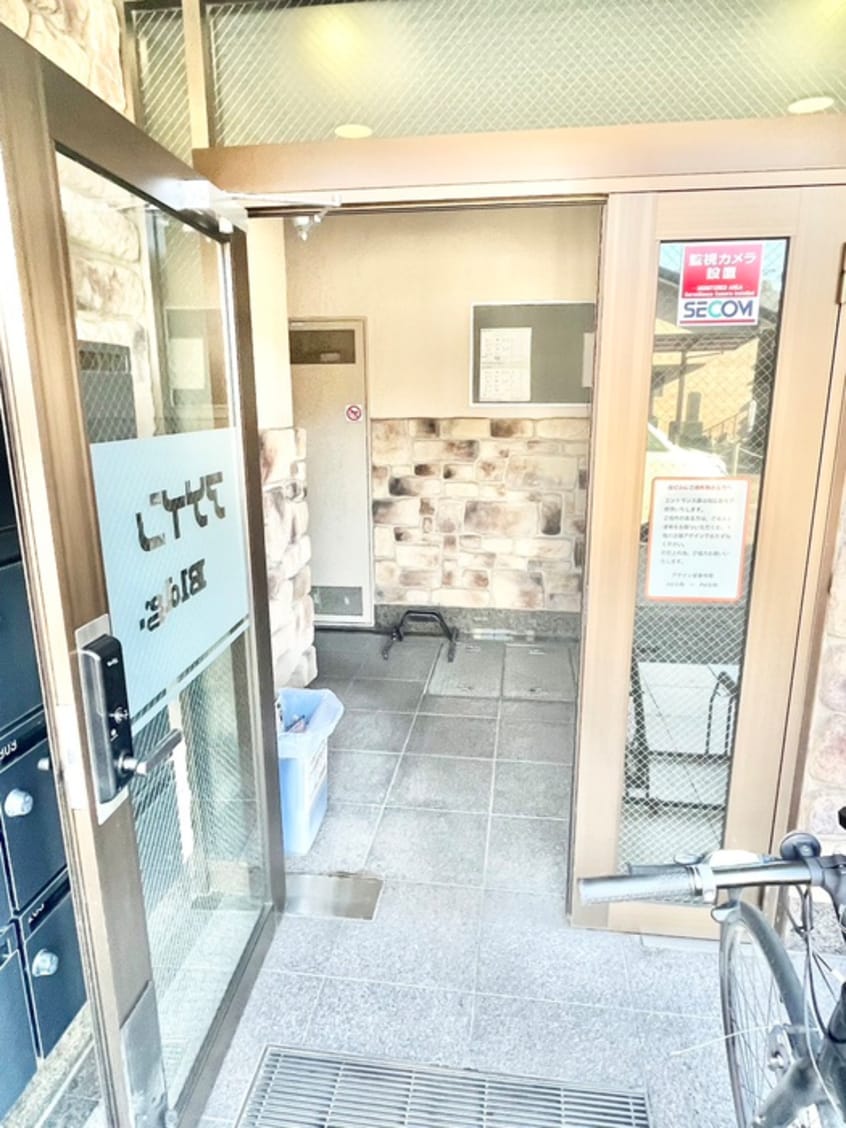 エントランス部分 アゲインビル