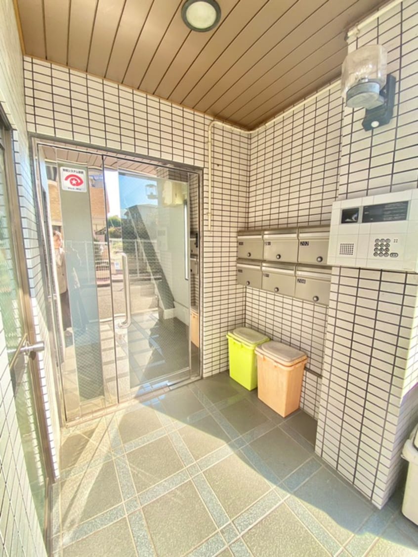 エントランス部分 ロワ－ル調布