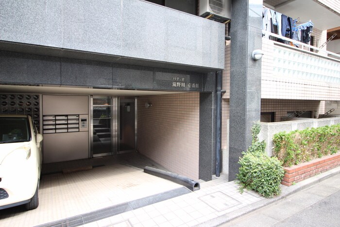 エントランス部分 パティオ滝野川壱番館