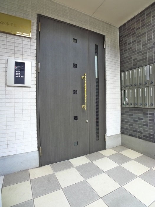 エントランス部分 Riria本千葉弐番館