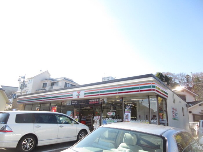 セブンイレブン 川崎平4丁目店(コンビニ)まで581m 宮前平ｸﾞﾘｰﾝﾊｲﾂ47号棟（503）