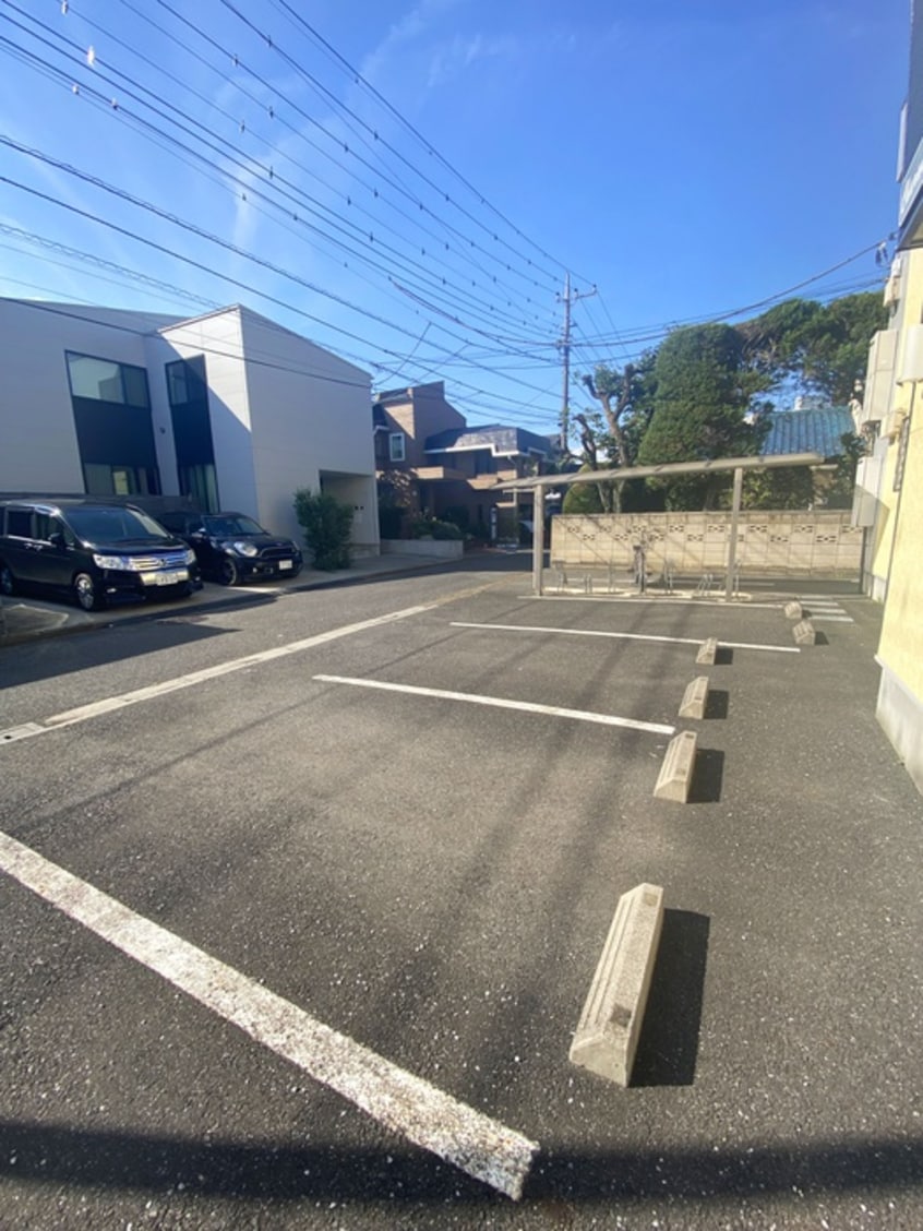 駐車場 シャレード
