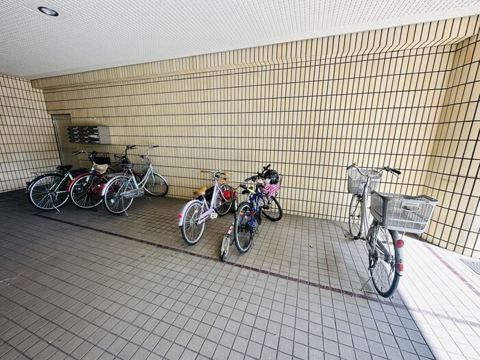 駐輪場 ＳｕｎＯｌｉｖｅ新名