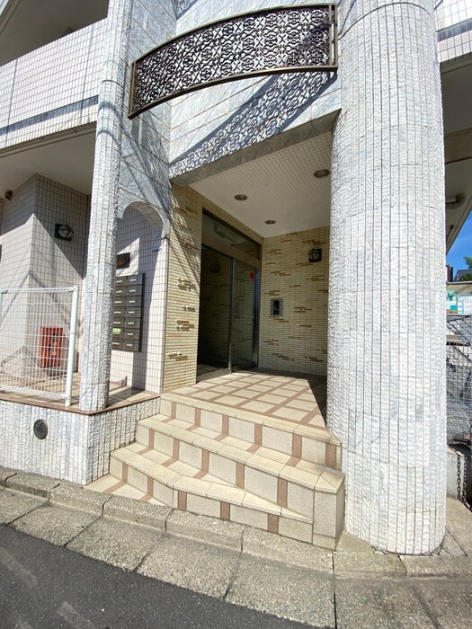 エントランス部分 メゾンキオイ