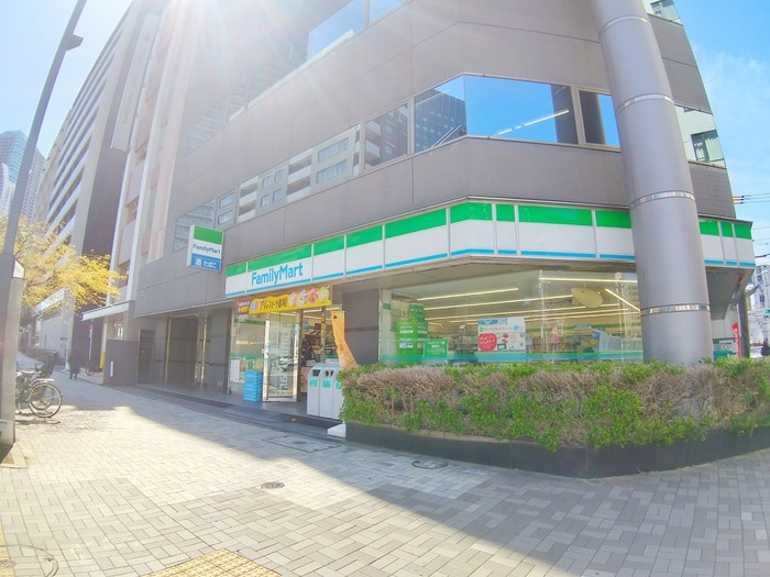 ファミリーマート(コンビニ)まで130m ﾆｭｰﾊｲﾂ八丁堀(404)