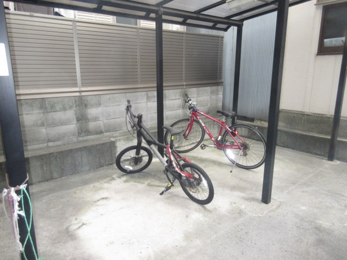 駐輪場 エストフル－ヴ