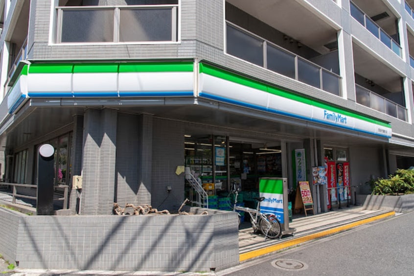 ファミリーマート(コンビニ)まで350m エルスタンザ世田谷千歳