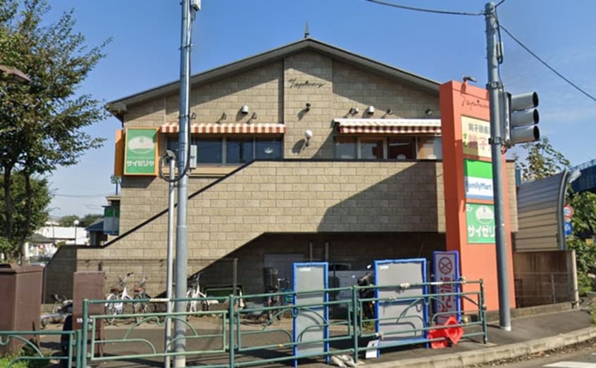 サイゼリヤ(その他飲食（ファミレスなど）)まで550m ＦＬＡＴ－Ｋ２