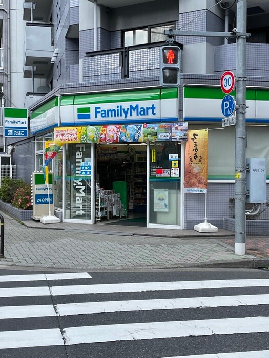 ファミリーマート　台東駒形１丁目店(コンビニ)まで68m LUMIEC　ASAKUSA