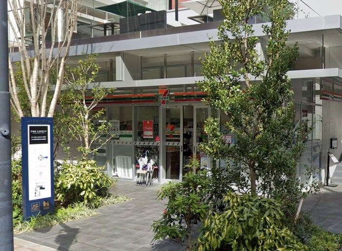 セブンイレブン(コンビニ)まで81m 麻布十番ハイツ