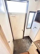 玄関 コ－ポホワイトＡ