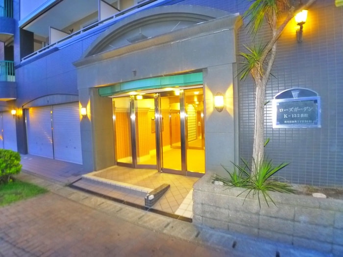 エントランス部分 ロ－ズガ－デンＫ１３２番館