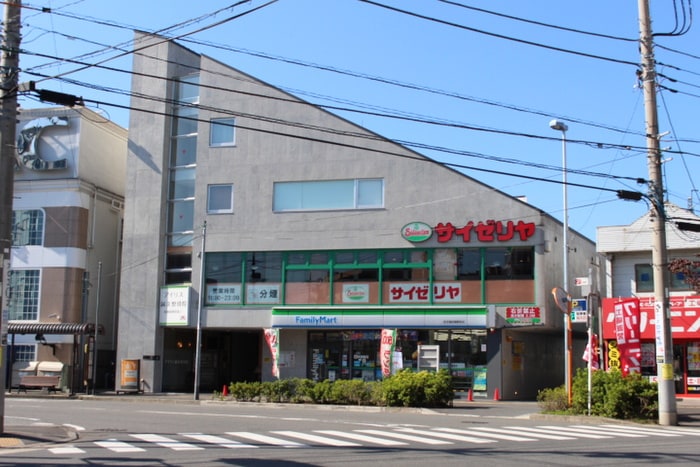 サイゼリヤ(その他飲食（ファミレスなど）)まで450m アイランドＢ