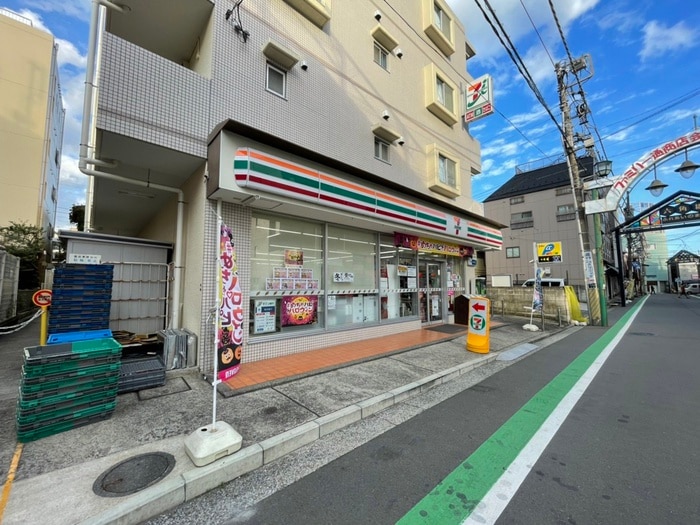 セブン-イレブン 横浜六角橋店(コンビニ)まで180m ロイヤル白楽