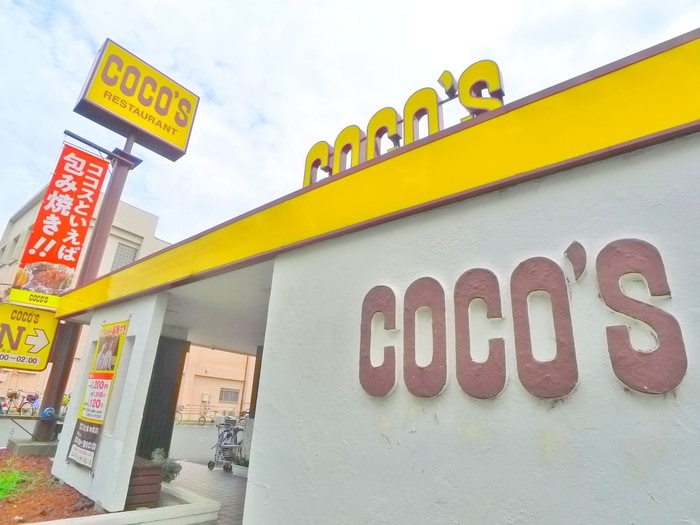 ココス(その他飲食（ファミレスなど）)まで450m Ａｍｂｉｔｉｏｎ保木間