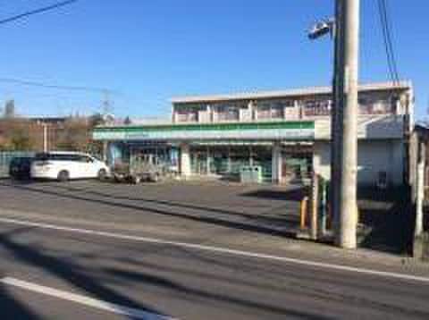 ファミリーマート(コンビニ)まで400m ソリッドリファイン大和