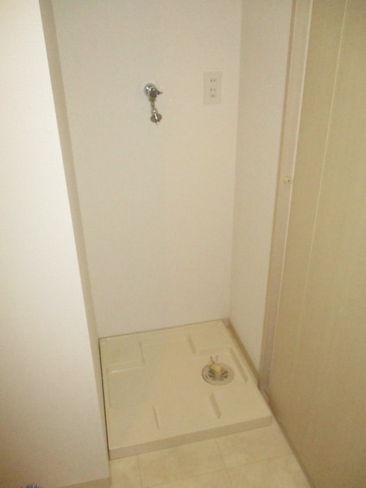 洗濯機置場 コンフォリア新子安(1004)