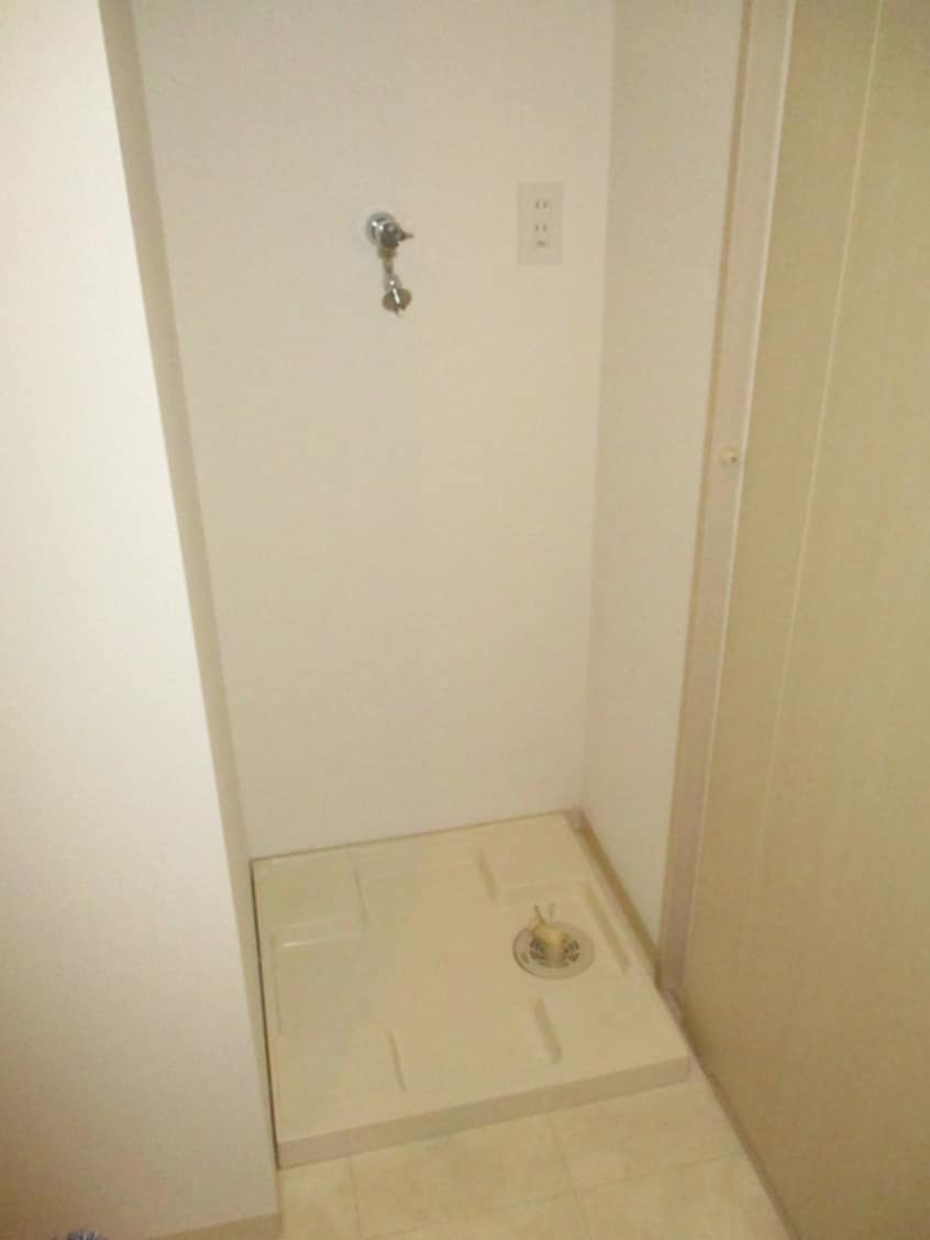 洗濯機置場 コンフォリア新子安(1004)