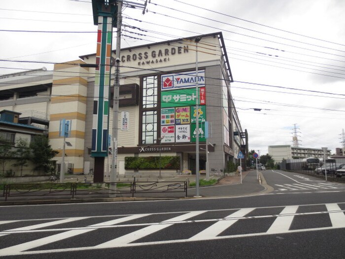 クロスガーデン川崎(電気量販店/ホームセンター)まで826m ﾗｲｵﾝｽﾞﾏﾝｼｮﾝ矢向（２０８）