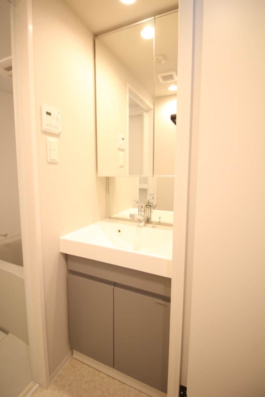 洗面 ラティエラ横濱六角橋