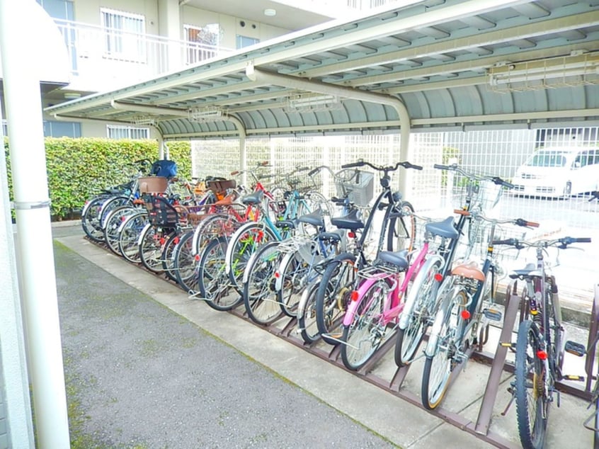 駐輪場 クレ－ルコ－ト芦花公園