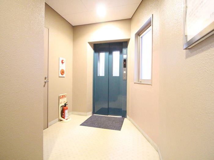 エントランス部分 プリマヴェ－ラ