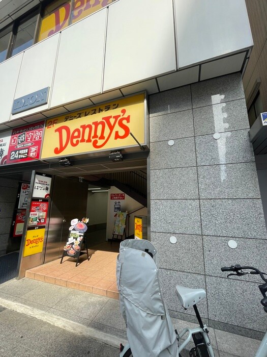 Dennys(ファストフード)まで376m シーズンフラッツ浅草