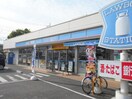 ローソン府中白糸台3丁目店(コンビニ)まで140m フラッツ・サム・トゥー