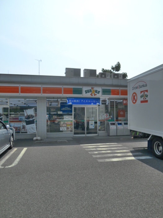 サンクス(コンビニ)まで327m ディライトコ－ト