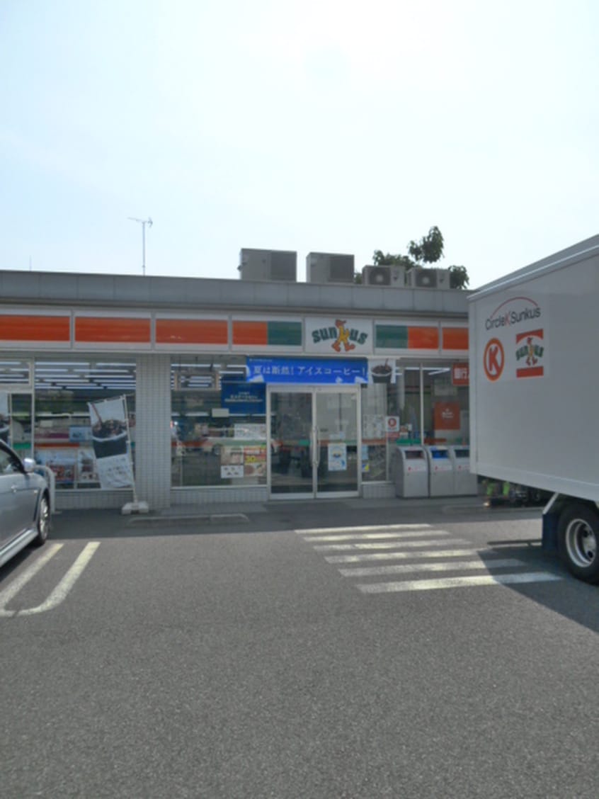 サンクス(コンビニ)まで327m ディライトコ－ト