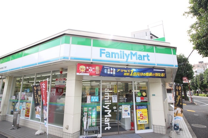 ファミリーマート(コンビニ)まで77m 宇佐見マンション