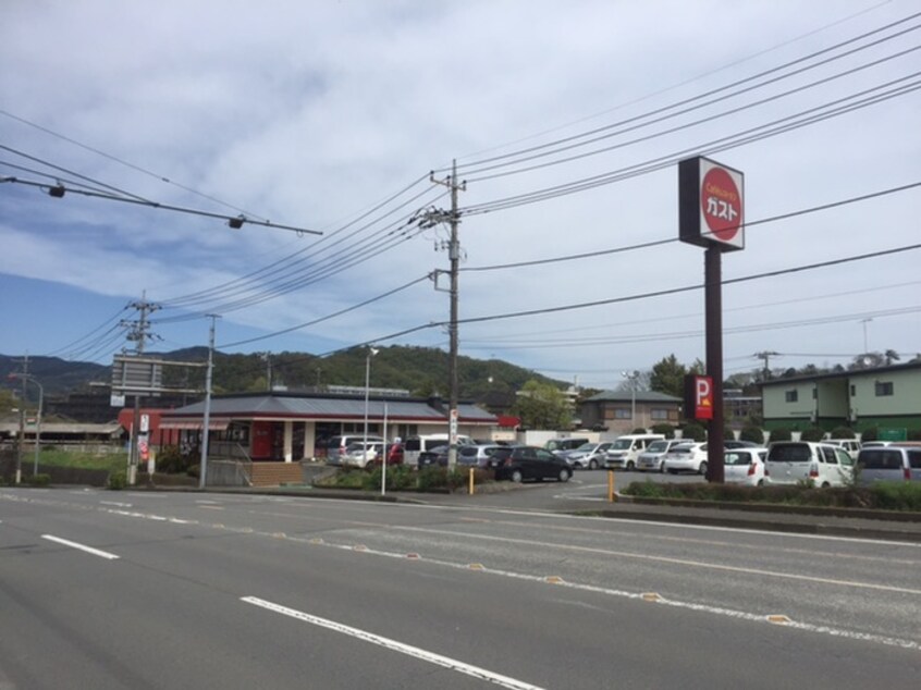 ガスト 秦野中井インター店(その他飲食（ファミレスなど）)まで235m サン・シャト－