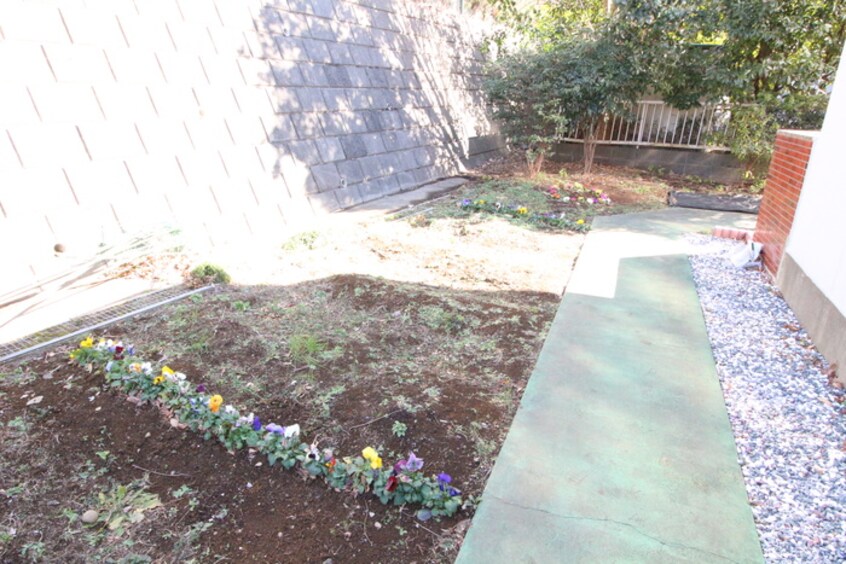 エントランス部分 メゾン中白根（２Ｆ）