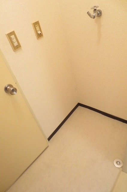 洗濯機置場 メゾン中白根（２Ｆ）