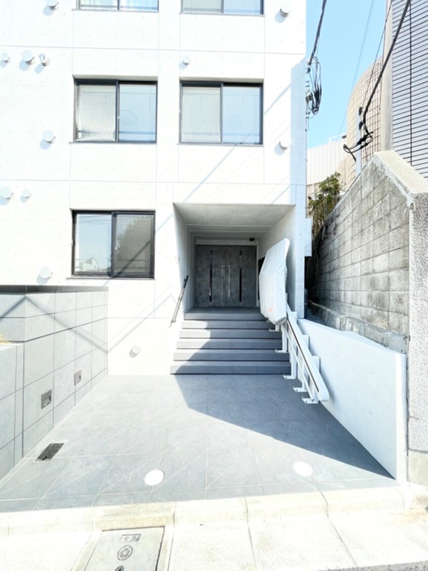 エントランス部分 ALTERNA早稲田