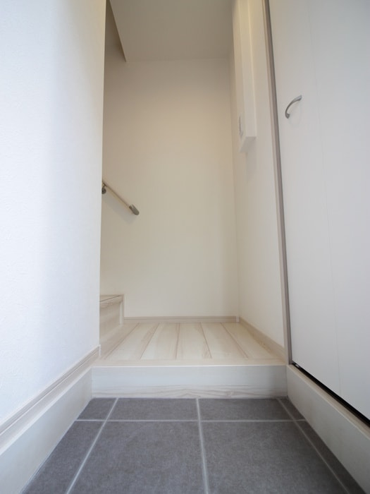 玄関 APRILE GOHONGI