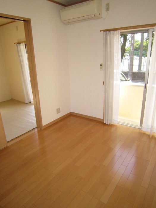 居室 フローレンス小山