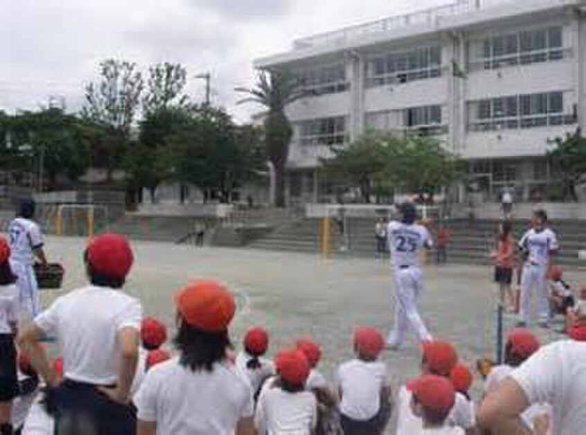 根岸小学校(小学校)まで450m エルミタ－ジュ横浜ベイ