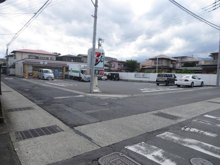 セブンイレブン(コンビニ)まで724m ヴェラ－ノ