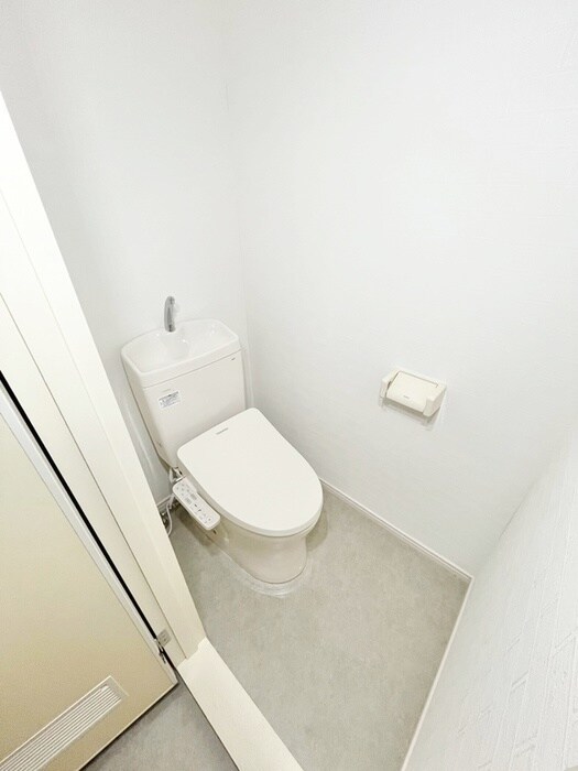 トイレ ドミ－ルアイワⅡ