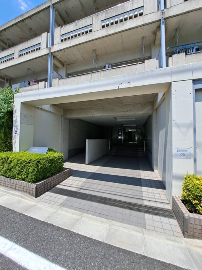 エントランス部分 ファミール井荻