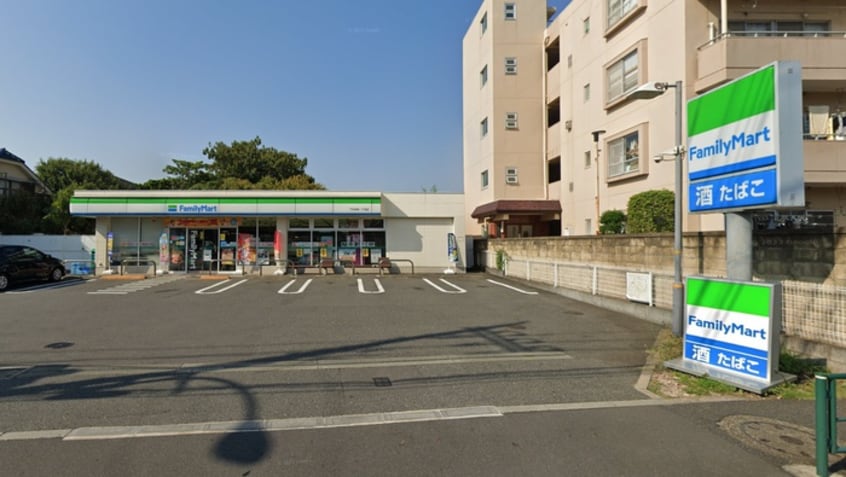 ファミリーマート　下石神井1丁目店(コンビニ)まで269m 井草関口マンション