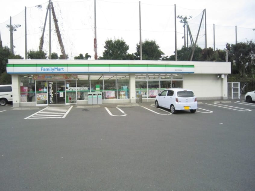ファミリーマート(コンビニ)まで479m Ａｒｉｅｓ