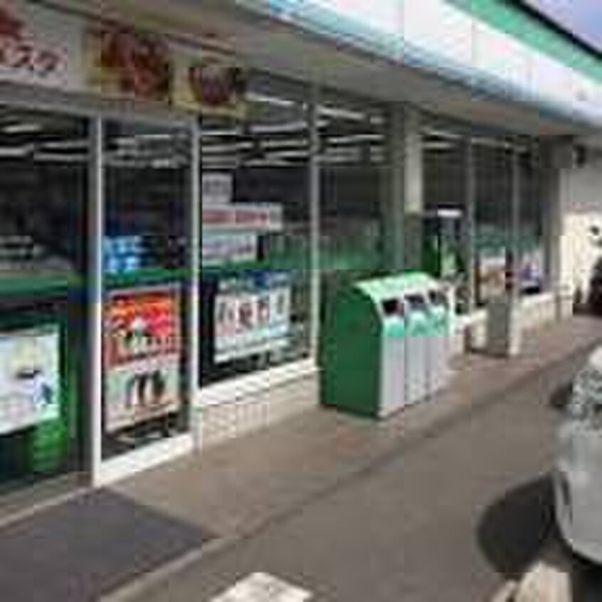 ファミリーマート港南台インター店(コンビニ)まで130m ドミール洋光台