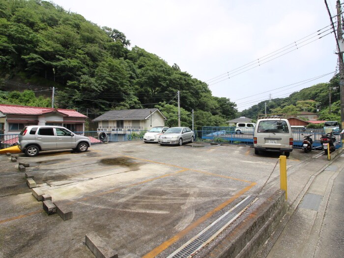 駐車場 泉ハイツＢ