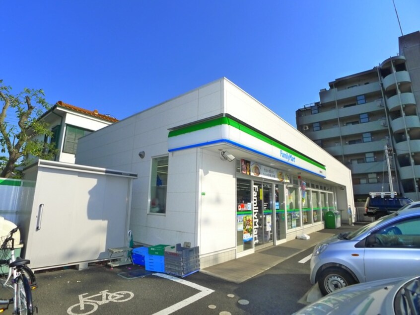 ファミリーマート湊町店(コンビニ)まで854m ホワイトパルデンスⅡ