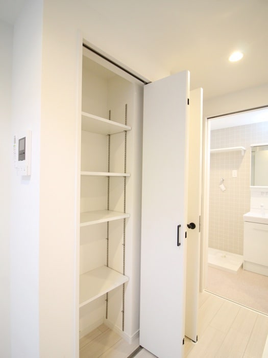 収納 エテルナ谷塚