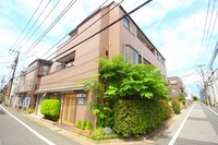 リラ・ピラミゼ