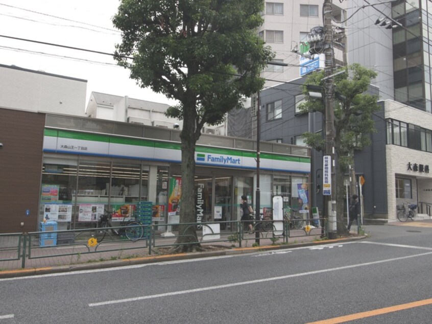 ファミリーマート大森山王一丁目店(コンビニ)まで597m 白百合荘